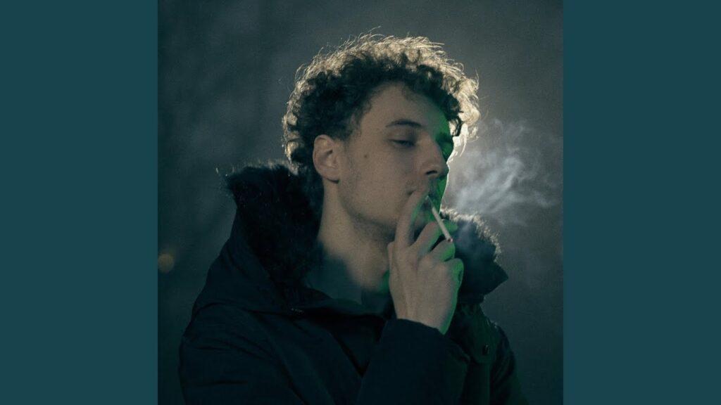 Marceli Bober (kadr z klipu do numeru ''Ruch Obrotowy'')