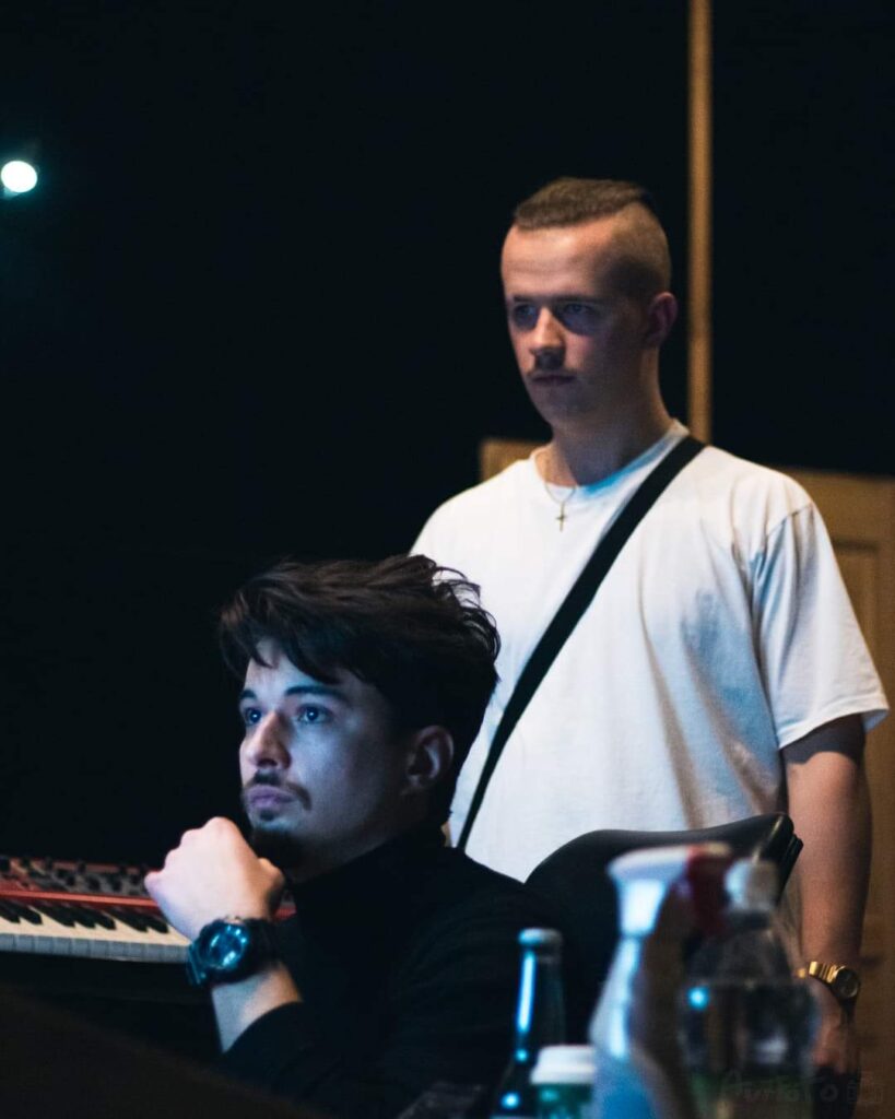 Floral Bugs 4Money RunForEast Moja Sztuka FollowRap